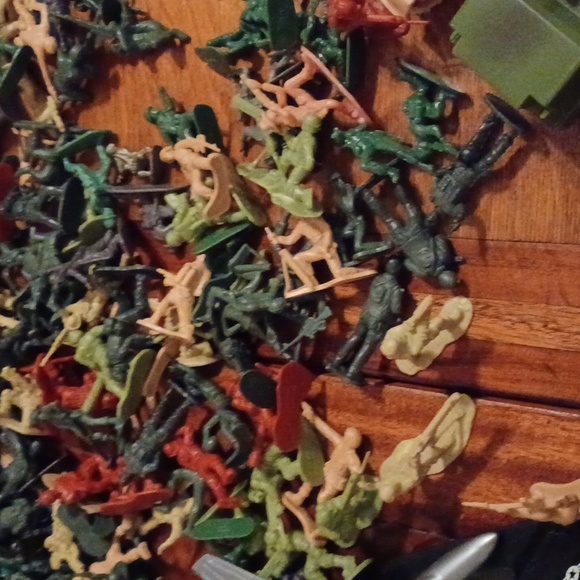 Huge 260 ARMY MEN 9 ARMY VEHICLES/PLANES /HELICOPTERS/extras - Picture 5 of 12